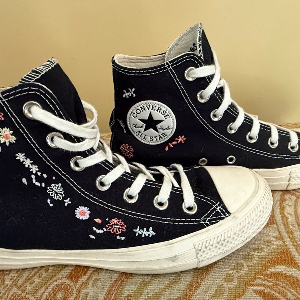 Converse Women’s Things to Grow Embroidered Floral High-Top Sneakers LV5 Sz 7